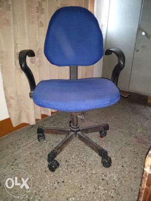Chair with wheels(2)