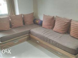 Two full size sofas 6'+ ×3' can be used as bed.