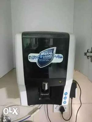 Black And White Water Purifier With Dispenser