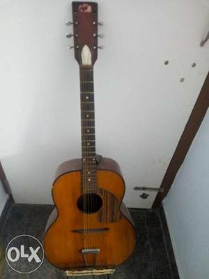 Brown 8-string solid wood Guitar