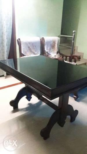 Dining table for sale, just one month used, 4' ×