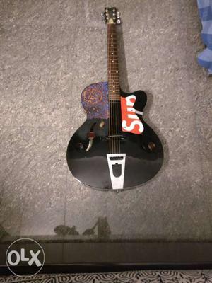 Givson custom black guitar