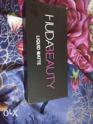 Huda lipstick per piece 499. Full box pack