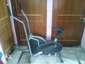 Manual health and fitness Cross trainer cycle.
