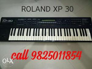 Roland Xp 30 Synthesizer With Original Cover