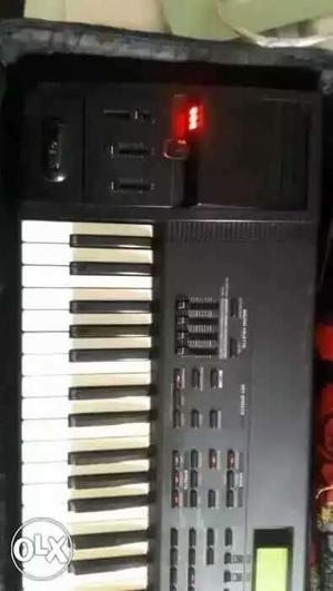 Roland Xp60 with pen drive slot in good working