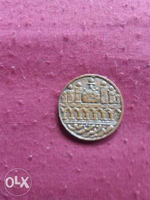 Round gold colour