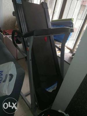 TREO T102 Personal use Treadmill. Working
