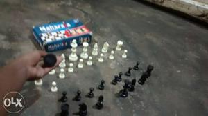 White And Black Plastic Chess Piece Set With Box