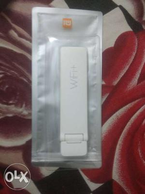 White Xiaomi Wifi Repeater Mbps
