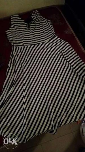 Black And White Striped Scoop-neck Dress