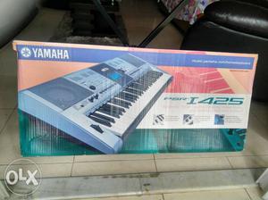 Gray Yamaha I425 Electronic Keyboard Box