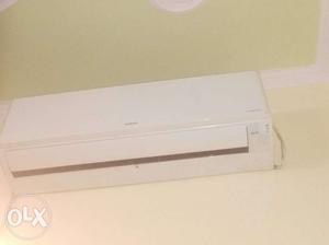 Hitachi 1.5 ton inverter AC one year old child