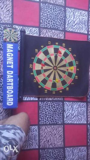 Magnetic dart board new. condition with 4darts