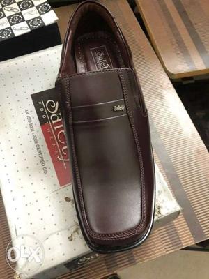 Unpaired Brown Leather Slip-on Shoe