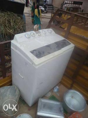 White 2-in-1 Clothes Washer And Dryer