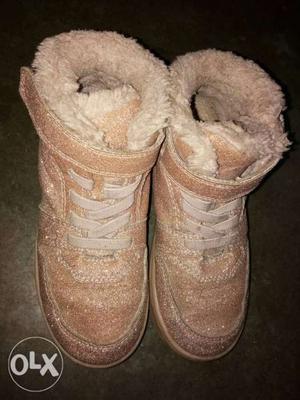 No brand good condition childrens shoes on 6-7