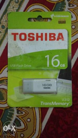 White Toshiba 16 GB USB Flash Drive Pack
