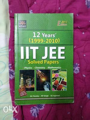 12 years IIT JEE Solved papers.Unused book.