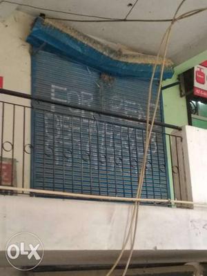 220 sqr ft shop 4 rent near metro dashrathpuri