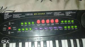 Black HS-A Electronic Keyboard