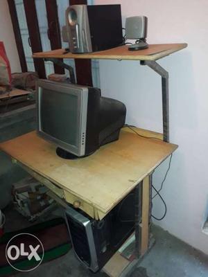 Computer very maintain condition n brand new table