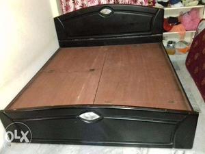 King size wooden bed with stroge