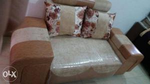 New sofa 7 seater best qualty with table nd pilow