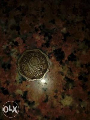 Scalloped Edge  Silver-colored 10 Coin