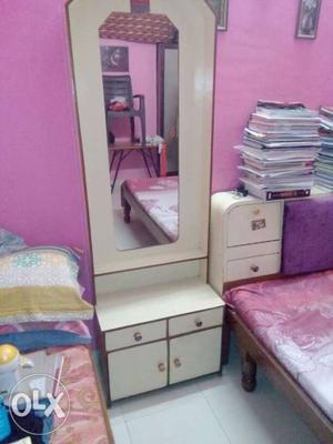 Wooden dressing table with drawers