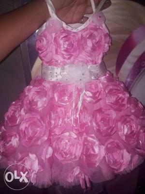 1 year Baby frock. pink colour and wear only 1