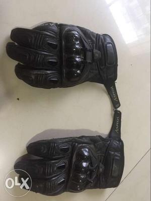 Aspida armoured gloves with air vents