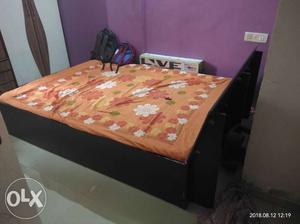 Bed king size 7ft hieght width 5.6