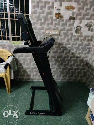Black Lifepan Automatic Treadmill