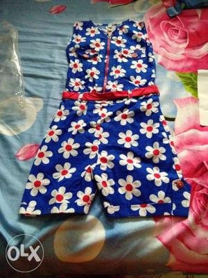 Brand new in cotton fabric for 6, 7 yrs girl.