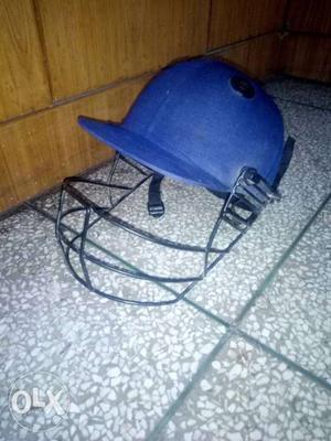 Cricket helmet, unused, above avg. condition,