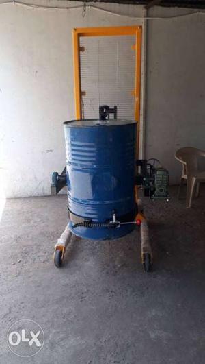 Drum lifter tilter