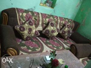 Good condition 5 seater sofa set only one year old