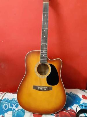 Hawana guitar in good condition. hurry up!