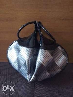 Mochi brand leather potli purse in good condition