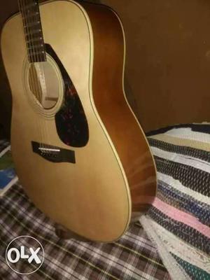 New Yamaha F370 acoustic guitar... With bag...