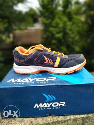 Unpaired Black And Yellow Mayor Shoe With Box