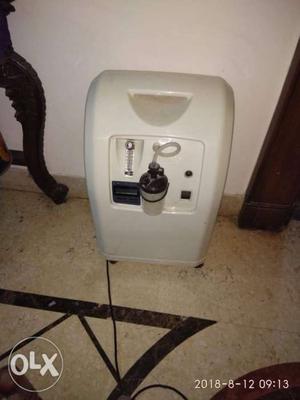 White Oxygen Concentrator