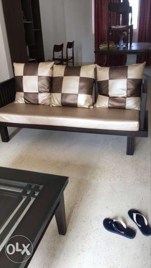 3+2+2 leatherite sofa set in very good condition
