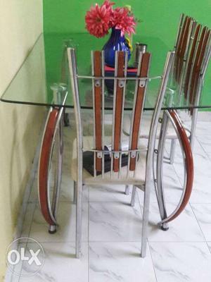6 chair dinning table good condition and