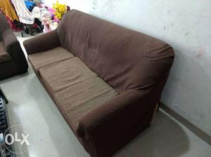 A Comfortable 3 + 1 + 1 Sofa Set with covers 4