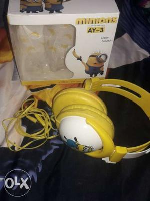 A beautiful and cartoonistic minions headphones !