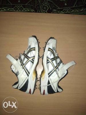 Asics cricket bowling spikes for sale. size uk -
