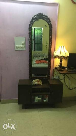 Dressing table made of Shisham and plywood