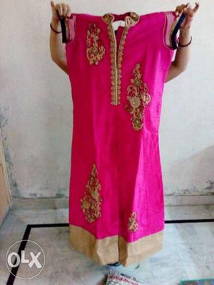 It is a ladies skult wali dress with dupatta,